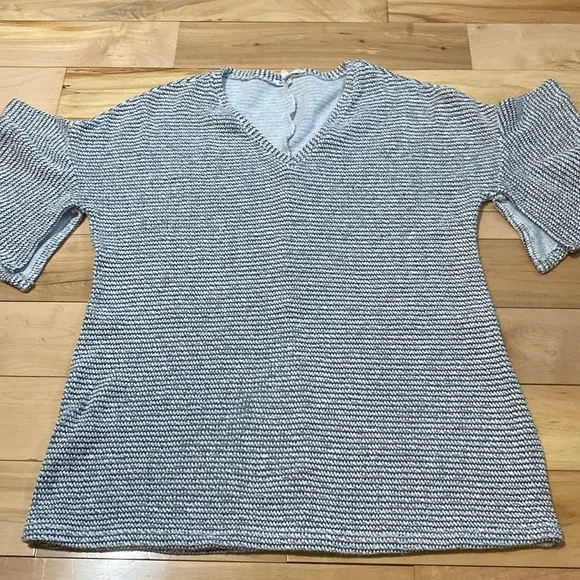 BCBGeneration V-Neck Ruffle Sleeve Tunic - Picture 12 of 12